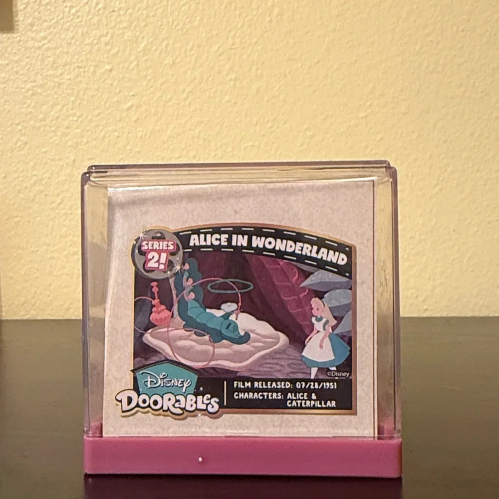 Alice in wonderland Disney doorables movie moments series 2